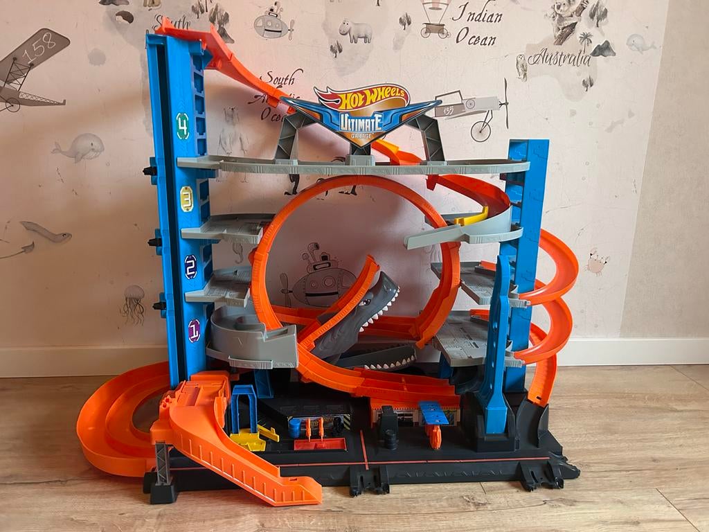 Hot Wheels Ultimate Garage met Haai, Racebaan, Ophalen of Verzenden, Zo goed als nieuw, Hot Wheels