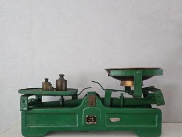 Antiek Weegschaal beschikbaar voor biedingen