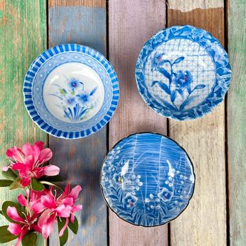 Kleine kommetjes schaaltjes blauw bloemetjes Japan beschikbaar voor biedingen