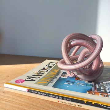 Eindeloze knoop roze beschikbaar voor biedingen