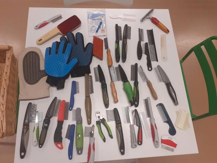 Hondenkammen, borstels, etc., Dieren en Toebehoren, Honden-accessoires, Gebruikt, Ophalen