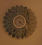 Zilveren Spiegel Wandklok, Huis en Inrichting, Woonaccessoires | Klokken, Ophalen, Zo goed als nieuw, Analoog, Wandklok