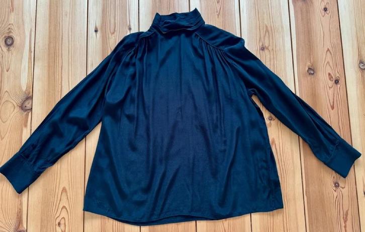 Blouse / Top Repeat - Zwart Satijn - Maat 40 / Medium Large, Kleding | Dames, Blouses en Tunieken, Zo goed als nieuw, Maat 38/40 (M)