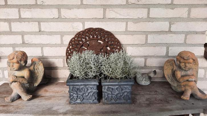 2 mooie gietijzeren bakken /potten 13x13x11 cm, Antiek en Kunst, Curiosa en Brocante, Ophalen of Verzenden