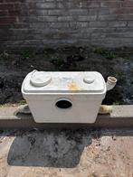 Sanibroyeur rioolpomp voor achter toilet, Doe-het-zelf en Verbouw, Overige materialen, Overige typen, Ophalen of Verzenden, Zo goed als nieuw