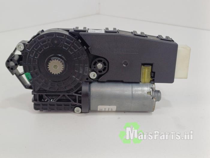 Schuifdak Motor van een Mercedes CLA, Auto-onderdelen, Carrosserie en Plaatwerk, Mercedes-Benz, Gebruikt, 6 maanden garantie, 12 maanden garantie