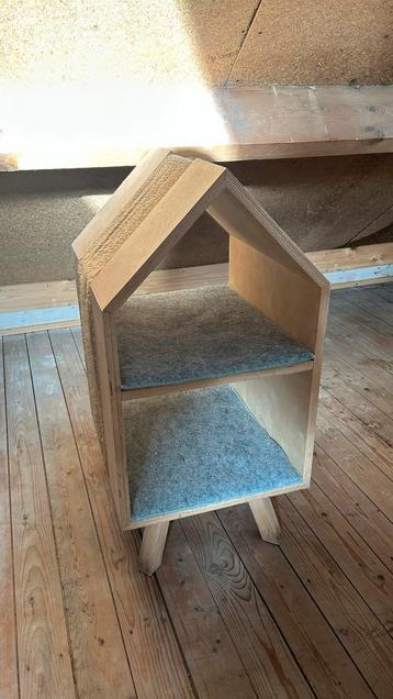 Kattenfort - huis/krabpaal voor 2 katten beschikbaar voor biedingen