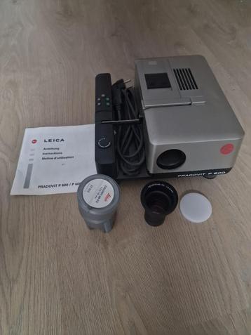 Leica diaprojector met toebehoren beschikbaar voor biedingen