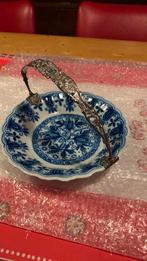 Bonbonschaaltje met zilveren hengsel. Meissen?, Ophalen of Verzenden