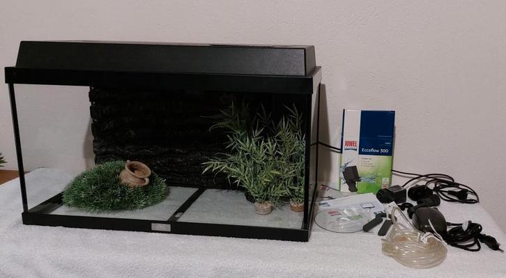 Juwel Aquarium met 3D achtergrond en ingebouwde filterpomp, Dieren en Toebehoren, Vissen | Aquaria en Toebehoren, Gebruikt, Leeg aquarium