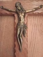 eikenhouten kruisbeeld met koperen crucifix, Ophalen
