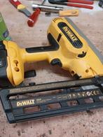 te koop dewalt afwerk tacker dc618 type1, Doe-het-zelf en Verbouw, Gereedschap | Boormachines, Ophalen, Gebruikt