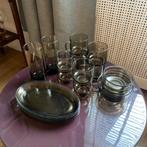 Set van divers vintage rookglas glaswerk en servies, Huis en Inrichting, Keuken | Servies, Ophalen, Overige stijlen, Compleet servies