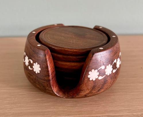 Ingelegd onderzetterszet met lotusontwerp van hout, Huis en Inrichting, Woonaccessoires | Onderzetters, Glas of Kopje, Ophalen of Verzenden