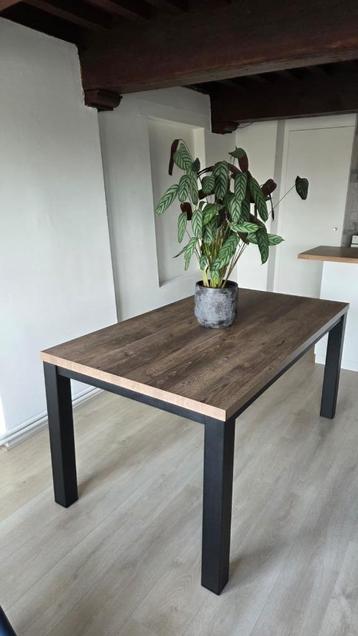 Moderne eettafel 160x90 cm – MDF blad met metalen onderstel beschikbaar voor biedingen