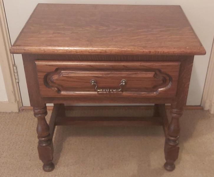 Eikenhouten nachtkastje met lade, Huis en Inrichting, Slaapkamer | Nachtkastjes, Gebruikt, 55 tot 70 cm, Minder dan 45 cm, Hout