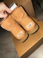 UGG Classic mini 2, Kleding | Dames, Schoenen, Bruin, Nieuw, Ophalen of Verzenden, Pantoffels of Sloffen