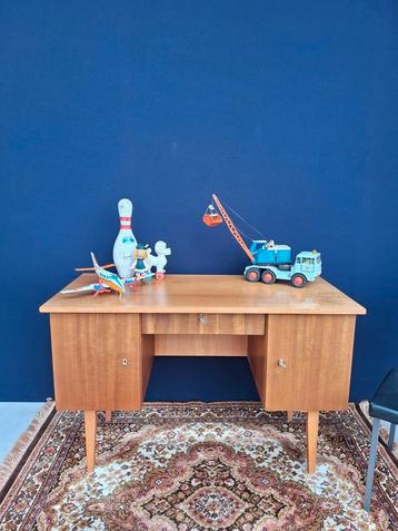 Retro vintage bureau, jaren zestig, desk, schrijftafel 