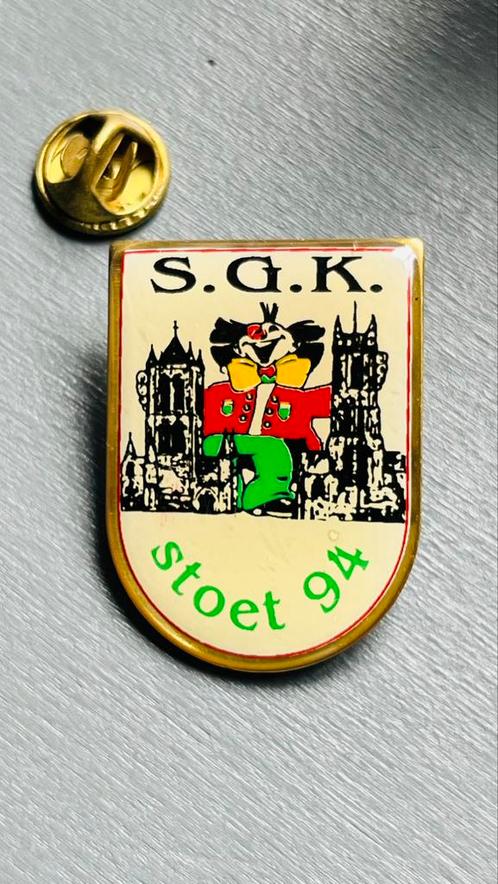S.G.K. stoey 1994 karnaval pin, Verzamelen, Speldjes, Pins en Buttons, Zo goed als nieuw, Ophalen of Verzenden