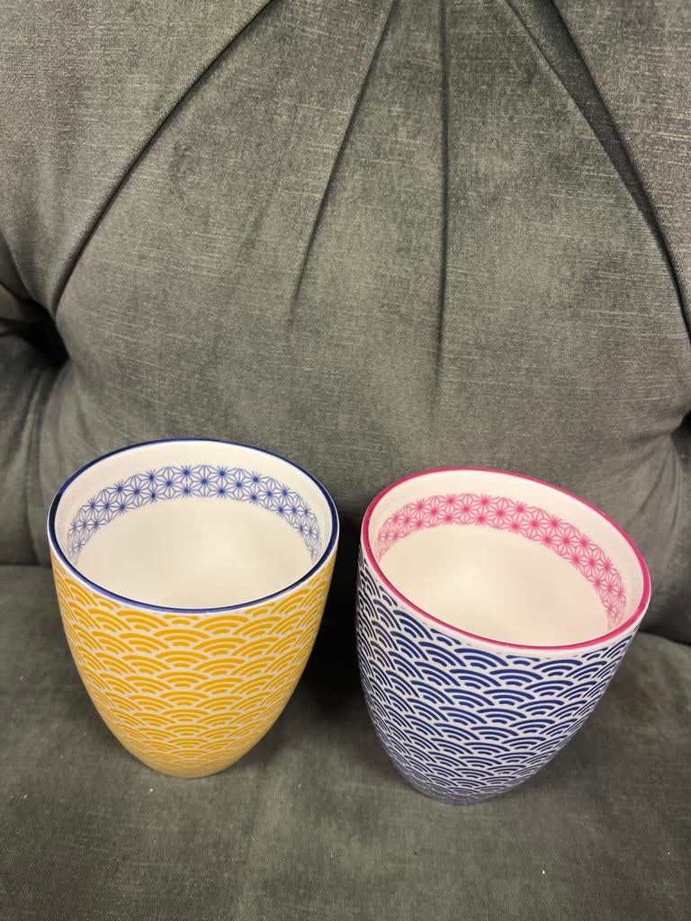 Set van 2 Tokyo Design Studio kopjes, Ophalen, Rond, Binnen, Zo goed als nieuw