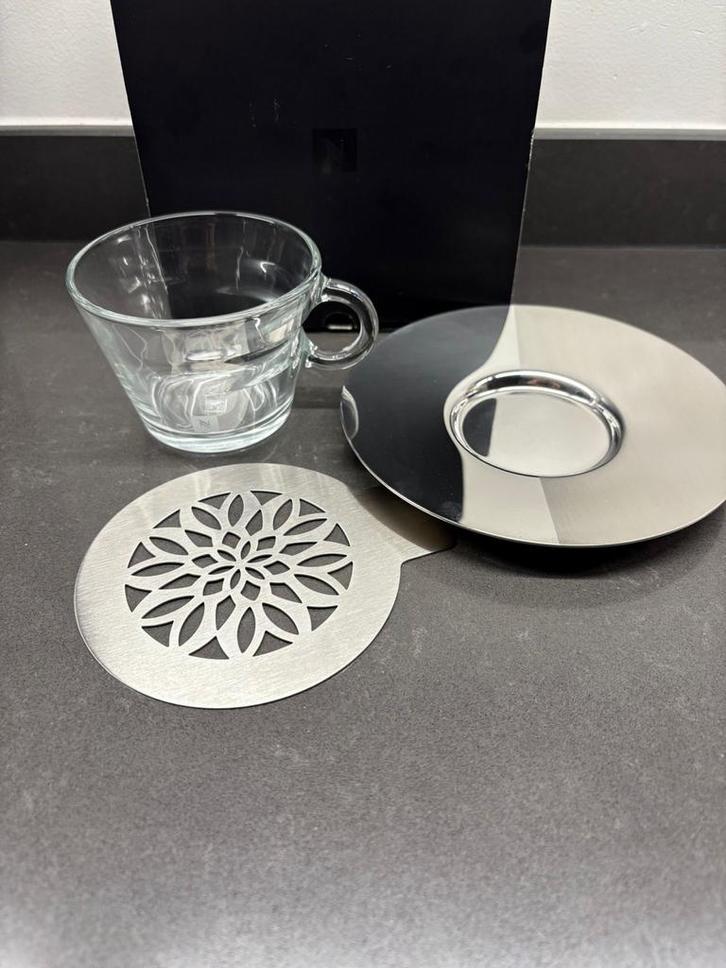 Nespresso Cappuccino Kopje + Schotel + Stencil, Huis en Inrichting, Keuken | Bestek, Nieuw, Rvs of Chroom, Ophalen of Verzenden