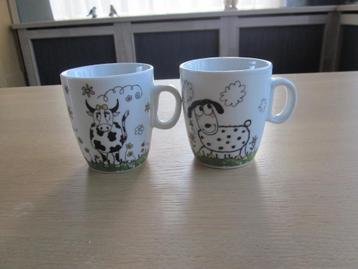 Siaki 2 witte mokken 1 met koe en 1 met schaap D7,5cm H8,5cm beschikbaar voor biedingen