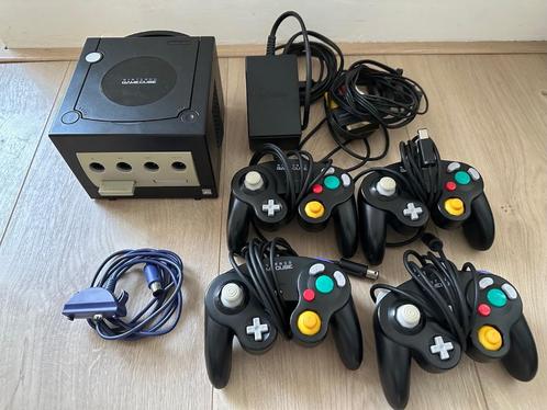 Nintendo GameCube (4 controllers, 8 spellen), Spelcomputers en Games, Spelcomputers | Nintendo GameCube, Gebruikt, Zwart, Met 3 controllers of meer