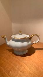 Antieke porseleinen theepot Fürstenberg wit met bladgoud, Antiek en Kunst, Antiek | Servies los, Ophalen of Verzenden