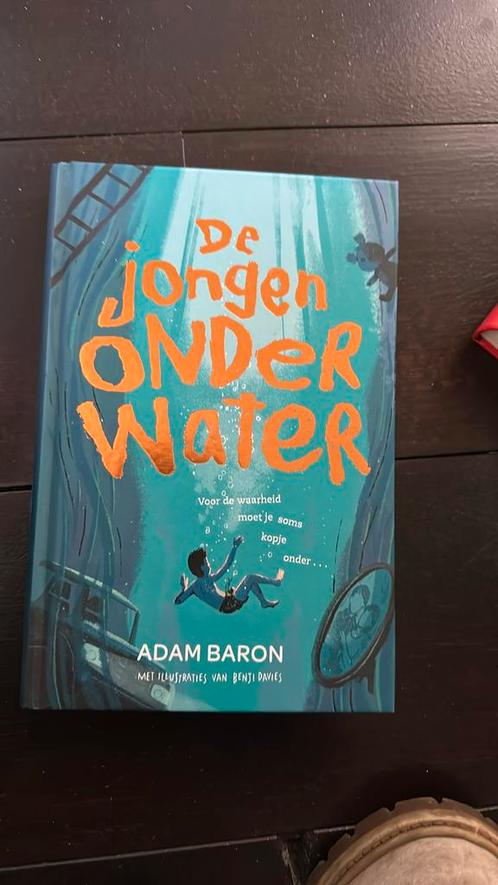 Adam Baron - De jongen onder water, Boeken, Kinderboeken | Jeugd | 10 tot 12 jaar, Zo goed als nieuw, Ophalen