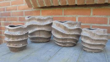 aardewerk bloempotjes, 18x10H17 - 16x5H14 - 12x6H10 -11H13  beschikbaar voor biedingen