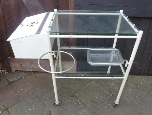oud industrieel medische bijzet tafeltje op wielen, Huis en Inrichting, Tafels | Bijzettafels, Gebruikt, Rechthoekig, 60 cm of meer