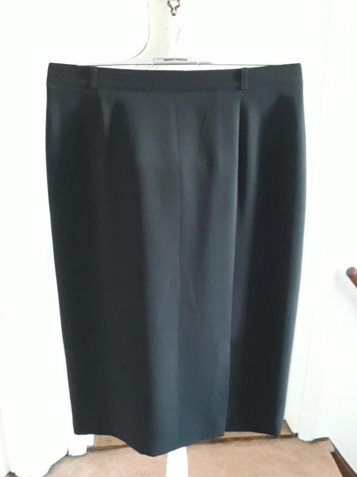 Prachtige gevoerde zwarte rok van GERRY WEBER    maat 44, Kleding | Dames, Rokken, Zo goed als nieuw, Maat 42/44 (L), Zwart, Onder de knie