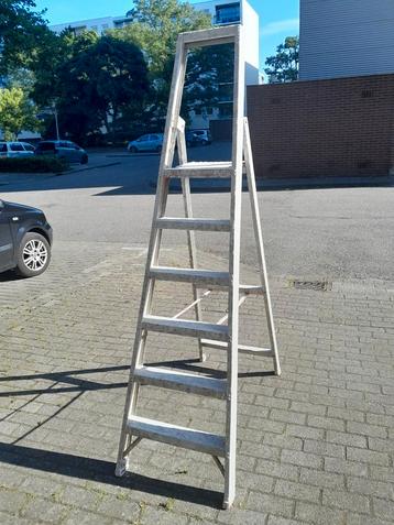 Altrex industrie trap 6 treden  beschikbaar voor biedingen