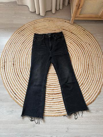 Zwart jeans spijkerbroek flare cropped Stradivarius maat 40 beschikbaar voor biedingen