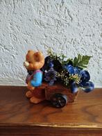 Beertje plantenbakje met kunstbloemen, Overige kleuren, Aardewerk of Porselein, Ophalen of Verzenden, Zo goed als nieuw