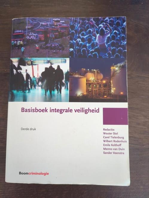Basisboek integrale veiligheid, Boeken, Politiek en Maatschappij, Zo goed als nieuw, Maatschappij en Samenleving, Nederland, Ophalen