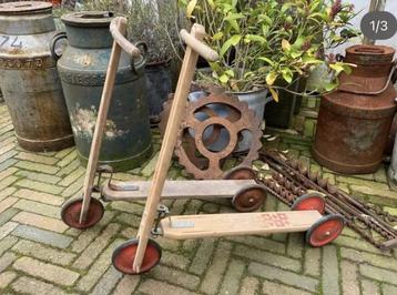 Leuke oude houten stepjes beschikbaar voor biedingen