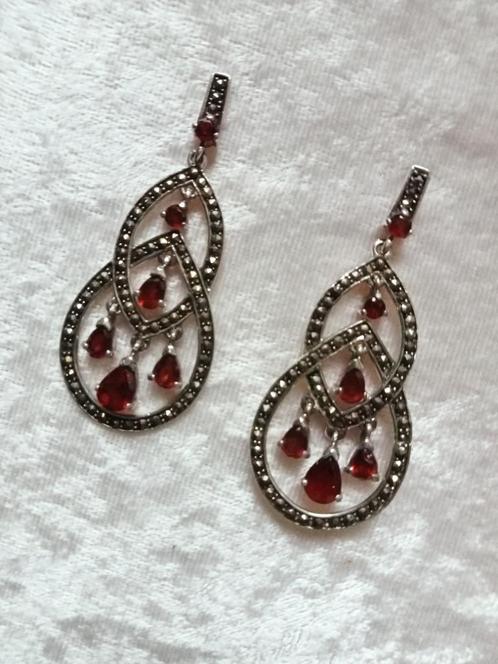 Prachtige Lange Zilveren Oorstekers met Granaten en Markesie, Sieraden, Tassen en Uiterlijk, Antieke sieraden, Oorbellen, Zilver