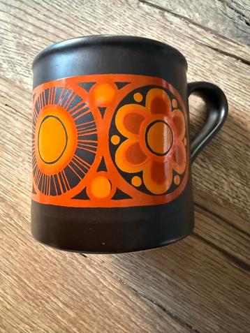Vintage Supermugs Staffordshire Beker beschikbaar voor biedingen