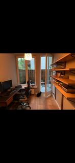 Wooden shelves with black metal supports, Ophalen, Zo goed als nieuw