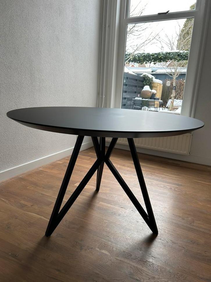 Tafel van studio Henk, Huis en Inrichting, Tafels | Eettafels, Zo goed als nieuw, 100 tot 150 cm, Rond, Ophalen