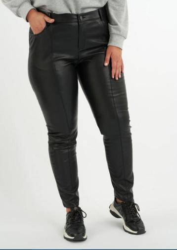 Mooie zwarte imitatieleren MS MODE stretch broek maat 50.  beschikbaar voor biedingen