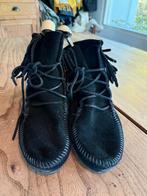 Minnetonka hoge zwarte moccasins maat 39, Ophalen of Verzenden, Zo goed als nieuw, Zwart, Hoge laarzen