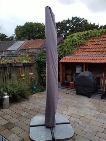 draaibare zweefparasol 3x3 meter beschikbaar voor biedingen