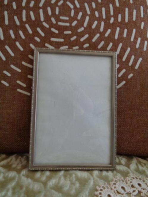 Brocant Fotolijstje met Bol Glas ** Mimosa **, Antiek en Kunst, Antiek | Woonaccessoires, Ophalen of Verzenden