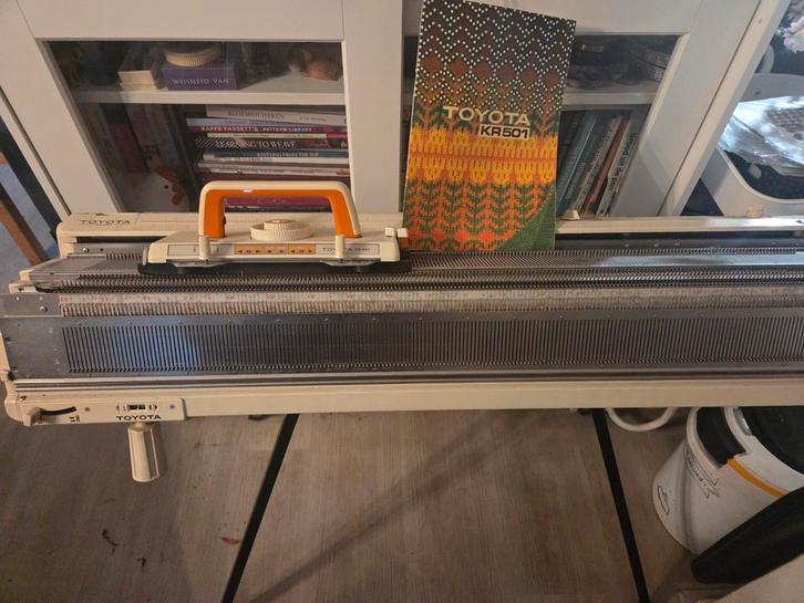 Dubbelbed breimachine met heel veel extra's, Hobby en Vrije tijd, Breien en Haken, Gebruikt, Breien, Ophalen