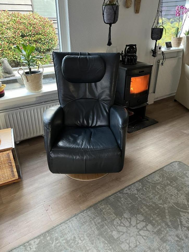 Lederen donker blauwe relax stoel (defecte bedrading), Huis en Inrichting, Fauteuils, Gebruikt, Leer, 50 tot 75 cm, 75 tot 100 cm