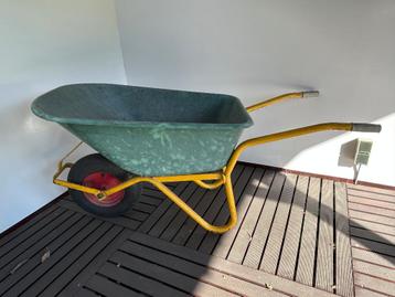 Fort kruiwagen met kunstof bak beschikbaar voor biedingen