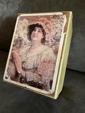Brocante doos beschikbaar voor biedingen