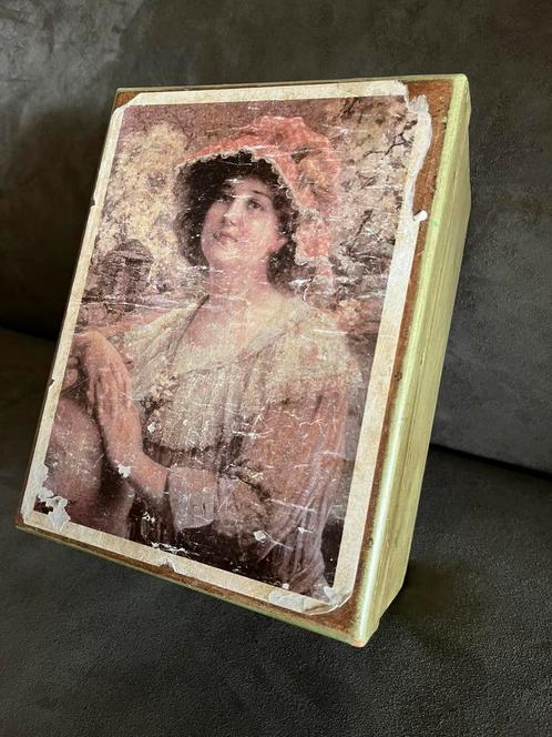 Brocante doos, Antiek en Kunst, Curiosa en Brocante, Ophalen of Verzenden